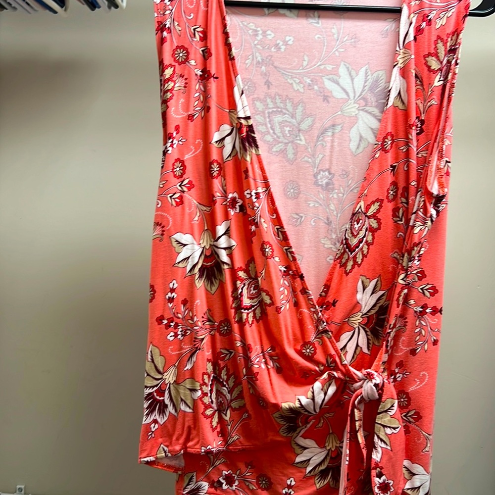 Sleeveless front tie top